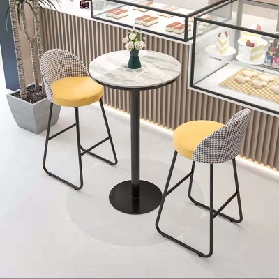 Sgabello da pranzo da negozio con poggiapiedi ad altezza industriale in pelle con base in metallo