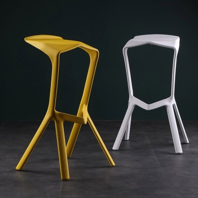 Industrieller, armloser Thekenhocker, Caf&eacute;-Barhocker aus Kunststoff mit 4 Beinen
