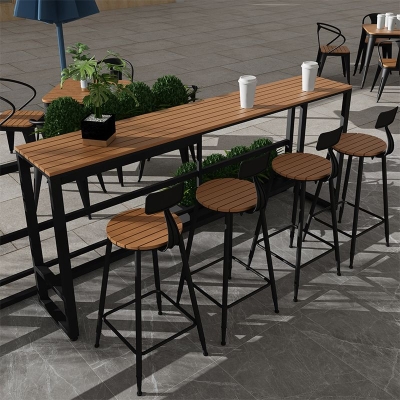 Bartisch aus Holz f&uuml;r den Au&szlig;enbereich, industrieller Esstisch mit Fu&szlig;st&uuml;tze und Thekenh&ouml;he