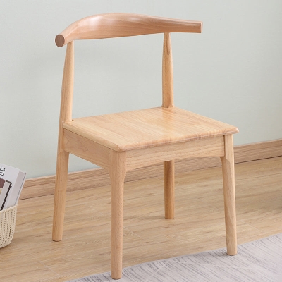 Beistellst&uuml;hle aus Holz im modernen Stil f&uuml;r den Innen- und Au&szlig;enbereich