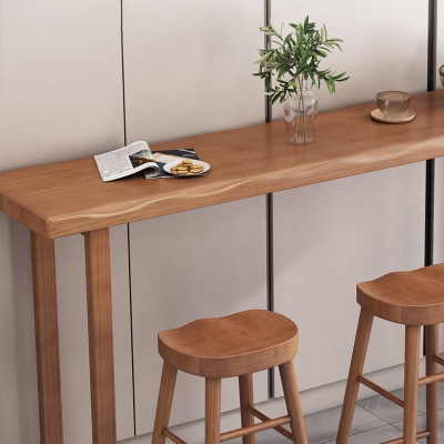 Braune Barhocker aus massivem Holz mit Thekenh&ouml;he f&uuml;r das Restaurant