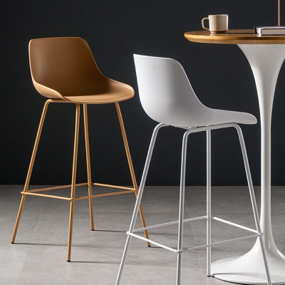 Zeitgen&ouml;ssische Barhocker aus Kunststoff mit Thekenh&ouml;he f&uuml;r das Wohnzimmer