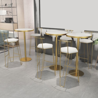 Moderner Bartisch, Esstisch mit Sockel f&uuml;r das Wohnzimmer in der K&uuml;che