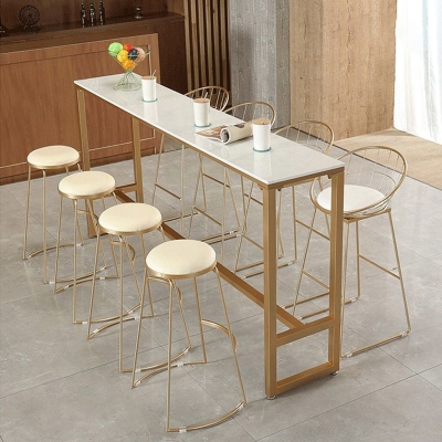 Moderner Bistro-Bartisch in Barh&ouml;he mit Kunstmarmorplatte und goldenem Sockel