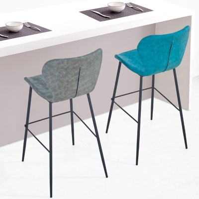 Industrieller Innen-Barhocker, Leder-Fu&szlig;st&uuml;tze, Eimer, schwarze Basis, Bar- und Thekenhocker
