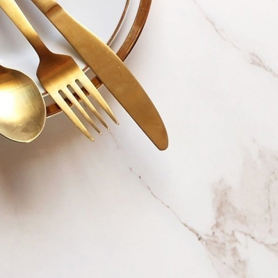 Barthekentisch aus Stein im nordischen Glam-Stil, Barthekentisch aus Metall