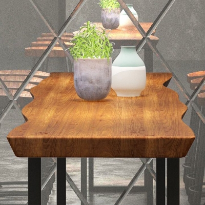 Industrieller Terrassen-Bartisch mit Schlitten aus massivem Holz und Metall in Natur