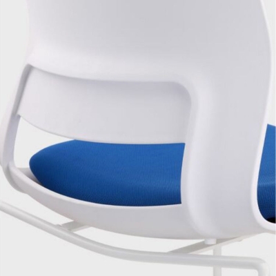 Konferenzstuhl mit Netzstoffsitz, armlos, moderner, ergonomischer Stuhl f&uuml;r das B&uuml;ro