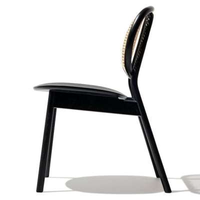 Zeitgen&ouml;ssischer Esszimmerstuhl aus Rattan mit offener R&uuml;ckenlehne und mattem Finish