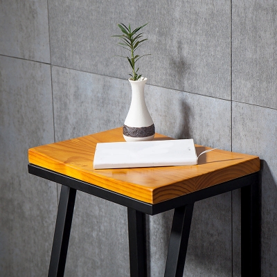 Zeitgen&ouml;ssischer Thekenhocker aus Metall, Holzsitz, Barhocker f&uuml;r das Wohnzimmer