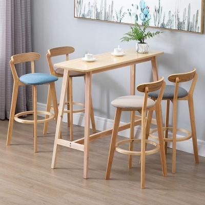 Zeitgen&ouml;ssischer Barhocker aus Holz mit Thekenh&ouml;he und Kissen f&uuml;r den Innenbereich