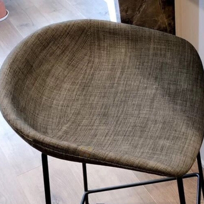 Metall-Barhocker, moderner Stil, niedrige R&uuml;ckenlehne, armloser Thekenhocker f&uuml;r den Heimgebrauch