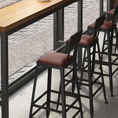 Quadratischer Bar- und Thekenhocker, industrieller Coffeeshop-Thekenhocker mit Fu&szlig;st&uuml;tze in Schwarz