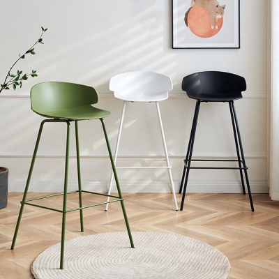 Moderner Barhocker aus Kunststoff mit R&uuml;ckenlehne und Thekenhocker f&uuml;r das Wohnzimmer