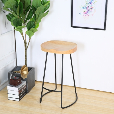 Zeitgen&ouml;ssischer Barhocker, Barhocker mit konturiertem Sitz und Metallgestell