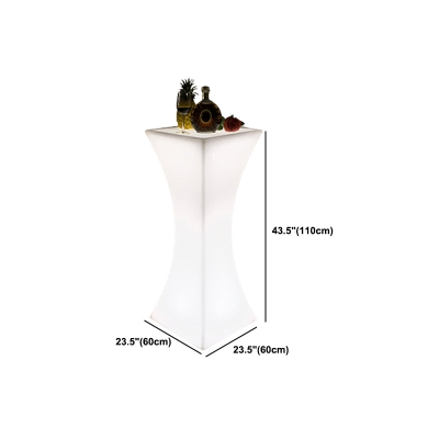 Geometrischer Tisch aus Polyethylen im industriellen Stil, gewerblicher Stehtisch