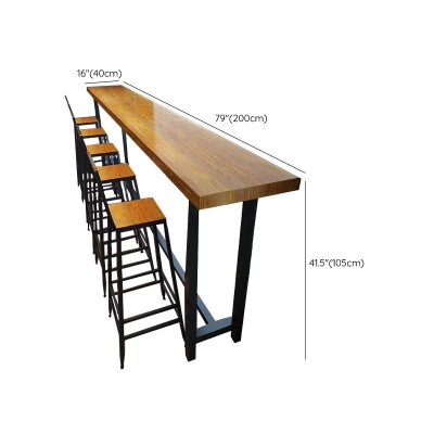 Schwarzer Tisch mit Metallbasis, nat&uuml;rlicher, rechteckiger Bartisch aus massivem Holz
