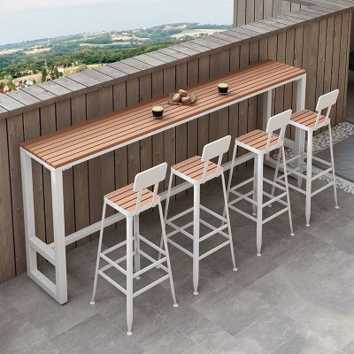 Bartisch im industriellen Stil, rechteckiger Bistro-Bartisch aus Holz mit Fu&szlig;st&uuml;tze