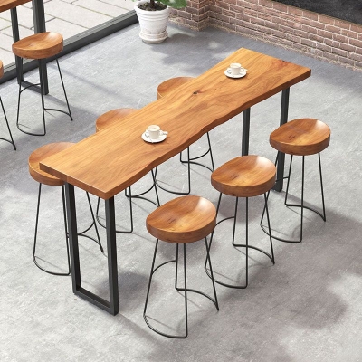 Moderner Pub-Tisch in Barh&ouml;he mit Massivholzplatte und schwarzem Metallgestell