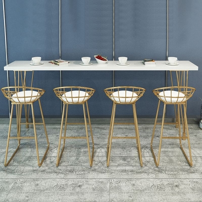 Glamour&ouml;ser Bartisch aus Kiefernholz, rechteckiger Tisch mit goldenen Beinen f&uuml;r Milk Tea Shop