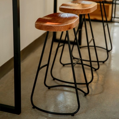 Glam Barhoher Tisch, Massivholz-Bartisch mit schwarzem Sockel f&uuml;r Restaurant