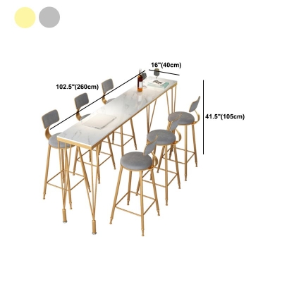 Moderner Bistrotisch mit Metallbeinen, Bartisch mit wei&szlig;er Marmorplatte