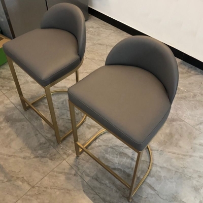 Eimer-Barhocker, moderner Esszimmerhocker mit niedriger R&uuml;ckenlehne und Fu&szlig;st&uuml;tze