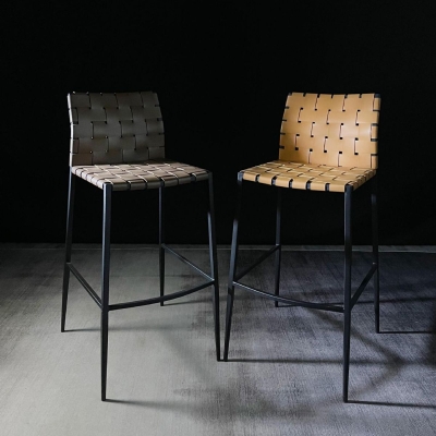 R&uuml;ckenfreier Barhocker im industriellen Stil, Thekenhocker aus PU-Leder mit Metallbeinen