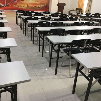 Gepolsterter Konferenzstuhl aus Kunststoff ohne Armlehnen, Konferenzstuhl mit niedriger R&uuml;ckenlehne