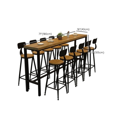 Bartisch mit Holzplatte, schwarzen Beinen und Metallsockel f&uuml;r das Wohnzimmer