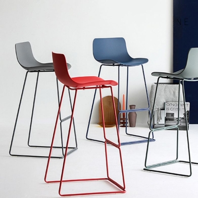 Glam-Thekenhocker mit Eimer-Barhockern aus Kunststoff f&uuml;r das Restaurant