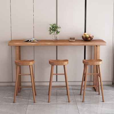 Braune Barhocker aus massivem Holz mit Thekenh&ouml;he f&uuml;r das Restaurant