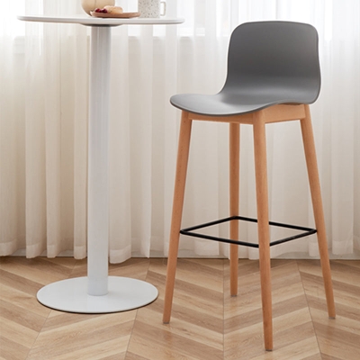 Nordischer, armloser Thekenhocker mit R&uuml;ckenlehne, Caf&eacute;-Barhocker aus Holz mit Kunststoffkissen