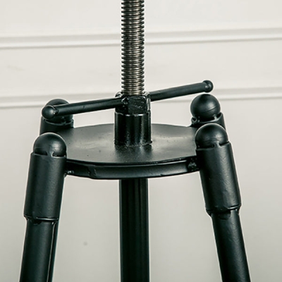 Moderner, armloser, drehbarer Barhocker aus Eisen mit Pedal