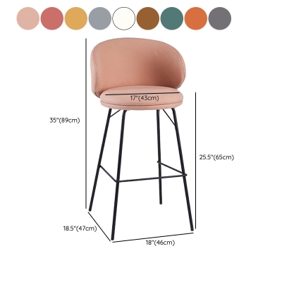 Gepolsterter Barhocker im modernen Stil mit niedriger R&uuml;ckenlehne f&uuml;r das Wohnzimmer