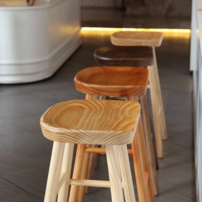 Moderner Barhocker aus Holz ohne R&uuml;ckenlehne mit Pedal und Sitz aus Holz