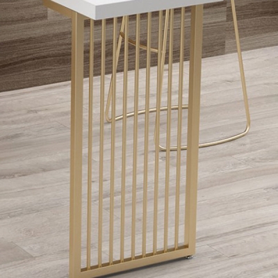 Wei&szlig;er Bartisch mit massiver Holzplatte, glamour&ouml;ser Pub-Tisch mit goldenem Metallrahmen