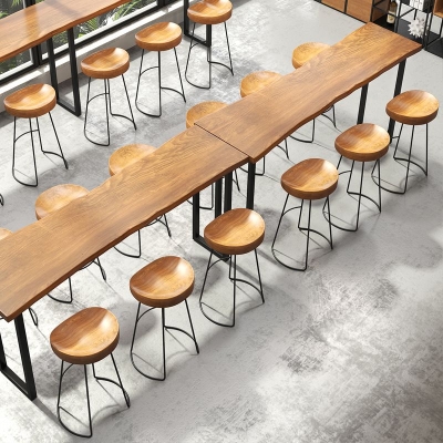 Moderner rechteckiger Bartisch aus Kiefernholz mit Eisenbeinen f&uuml;r das Esszimmer