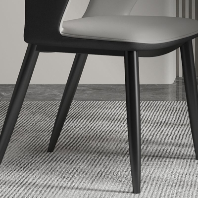 Gepolsterter Metallstuhl f&uuml;r den Innenbereich mit Armlehnen, Seitenstuhl mit offener R&uuml;ckenlehne und Metallic-Finish