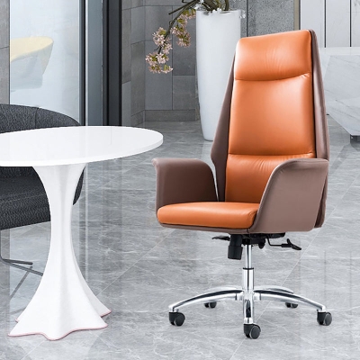Moderner B&uuml;rostuhl mit silbernem Metallgestell, ergonomischer Chef-Arbeitsstuhl