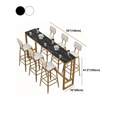Glamour&ouml;ser Bistrotisch mit goldfarbenem Metallbock und polierter Steinplatte