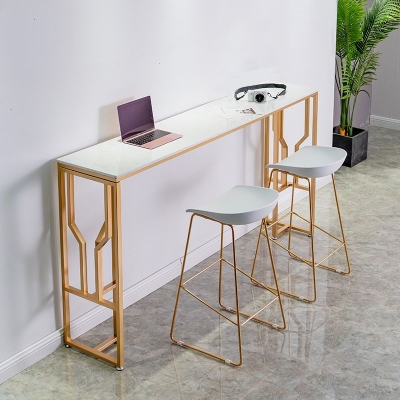 Glamour&ouml;ser Tisch in Barh&ouml;he mit goldenen Beinen und Bartisch mit Metallgestell