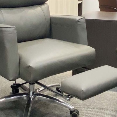 Chefsessel mit hoher R&uuml;ckenlehne, moderner, verstellbarer B&uuml;rostuhl