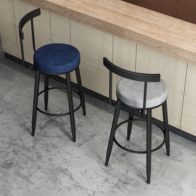 Skandinavischer Metallhocker, samtgepolsterter Thekenhocker in mattem Finish f&uuml;r den Innenbereich