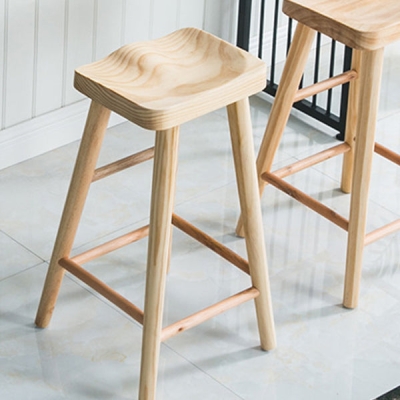 Zeitgen&ouml;ssischer Barhocker aus massivem Holz, r&uuml;ckenfreier Barhocker mit konturierter Sitzfl&auml;che