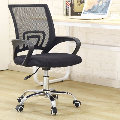 Moderner Schreibtischstuhl aus schwarzem Netzstoff, ergonomischer Computerstuhl mit mittlerer R&uuml;ckenlehne und Rollen