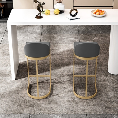 Esszimmerhocker aus Kunstleder, Eimer-Barhocker mit goldenem Metallgestell