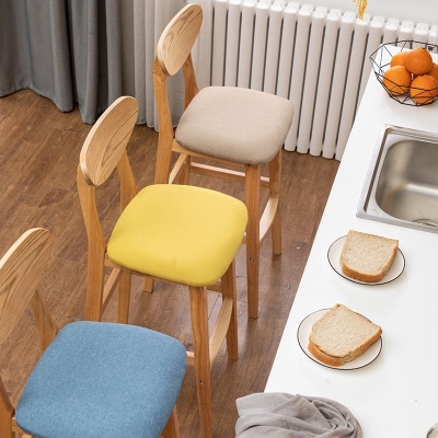 Skandinavischer Holzhocker, rechteckiger Sitz, gepolsterter Thekenhocker