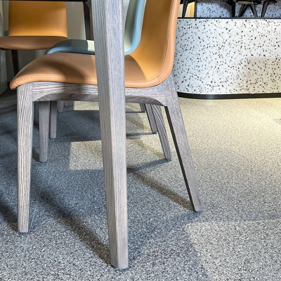 Sedia da pranzo moderna in pelle Sedia da sala da pranzo in legno senza braccioli per uso domestico