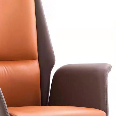 Moderner B&uuml;rostuhl mit silbernem Metallgestell, ergonomischer Chef-Arbeitsstuhl